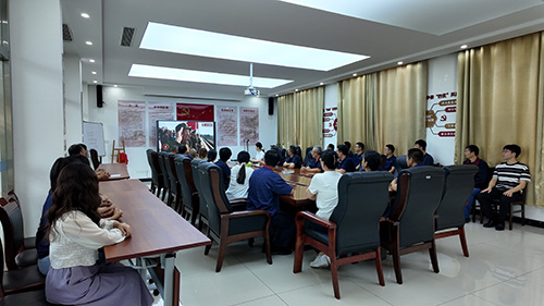 我公司组织全体员工观看九三阅兵，弘扬爱国主义精神